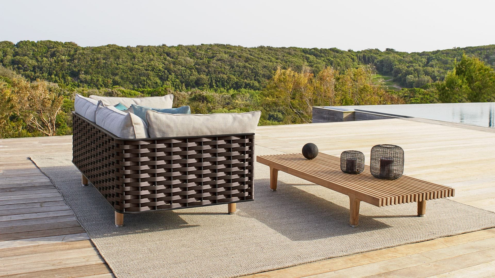 Outdoor Sofa Presentation 2