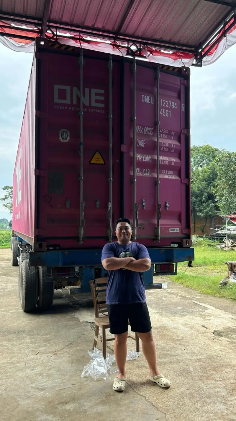 Furniture export shipment leaving Jepara for overseas buyers